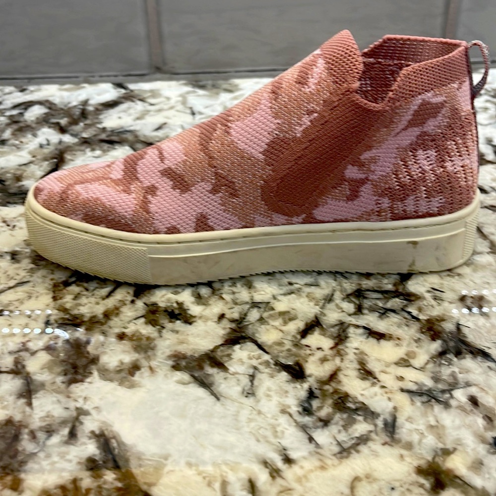 Wonder nation, memory foam shoe